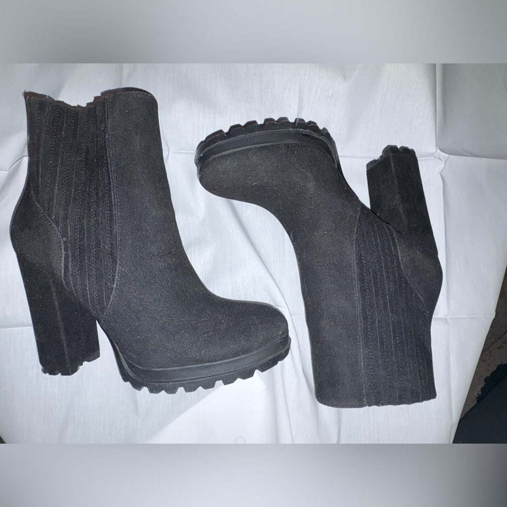 Black Chunky Heeled Chelsea Boots